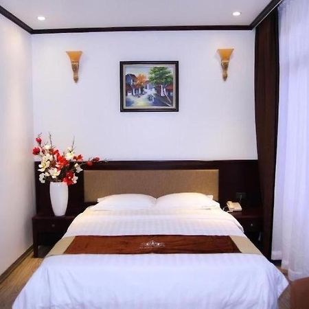 A1 Hill Hanoi Hotel Buitenkant foto